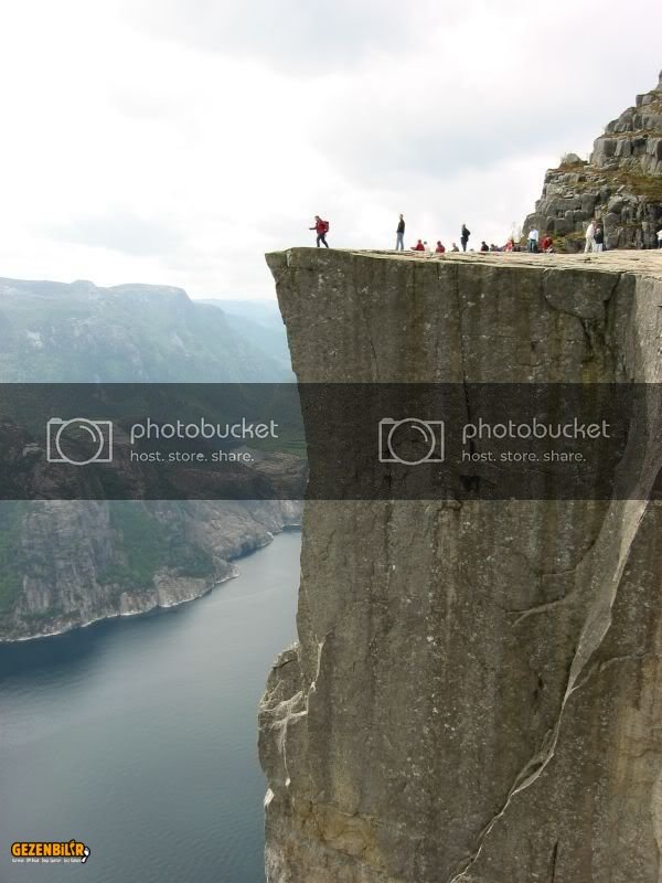 edge_of_preikestolen.jpg