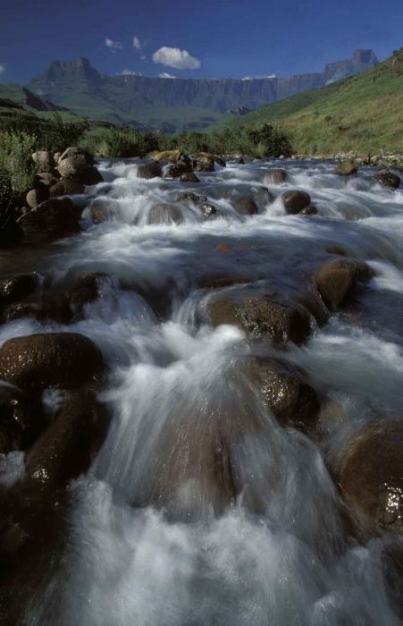 G 00040 Tugela River and Amphitheatre, Royal Natal National Park, KwaZulu-Natal, South Africa.jpg