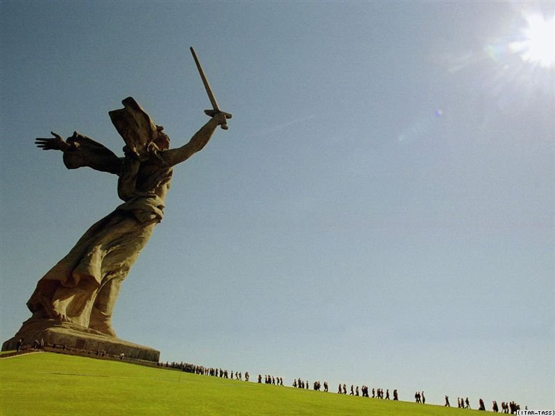 G 00060 Mother Motherland Monument Russia - higher than Statue of Liberty with 85 meters high.jpg