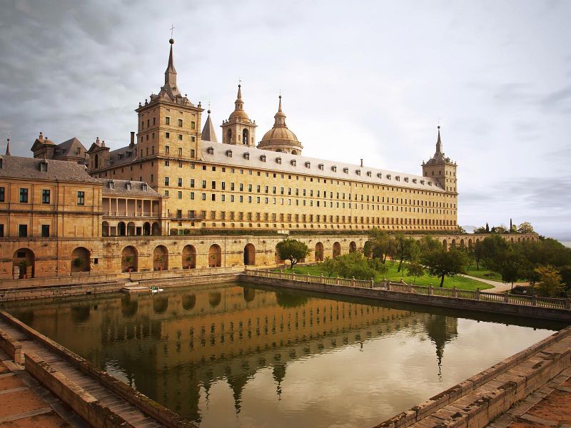 G 00065 El Escorial_is a historical residence of the king of Spain.jpg