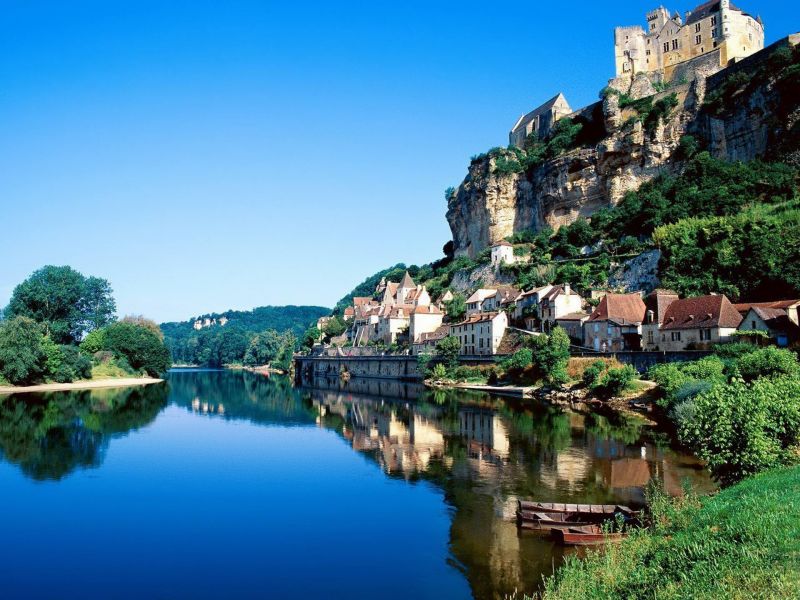 G 00112 Beynac-et-Cazenac_dordogne-river_south-western-France.jpg