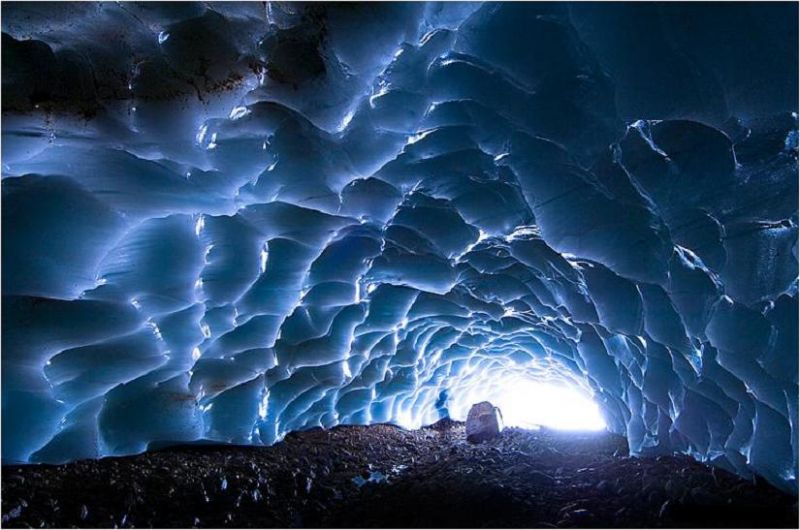 G 00173 ice-cave-under-aglacierina C.jpg