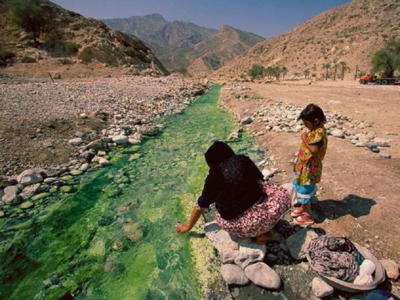 G 00178 Mineral tinted water Cheshmeh Genu, Iran.jpg