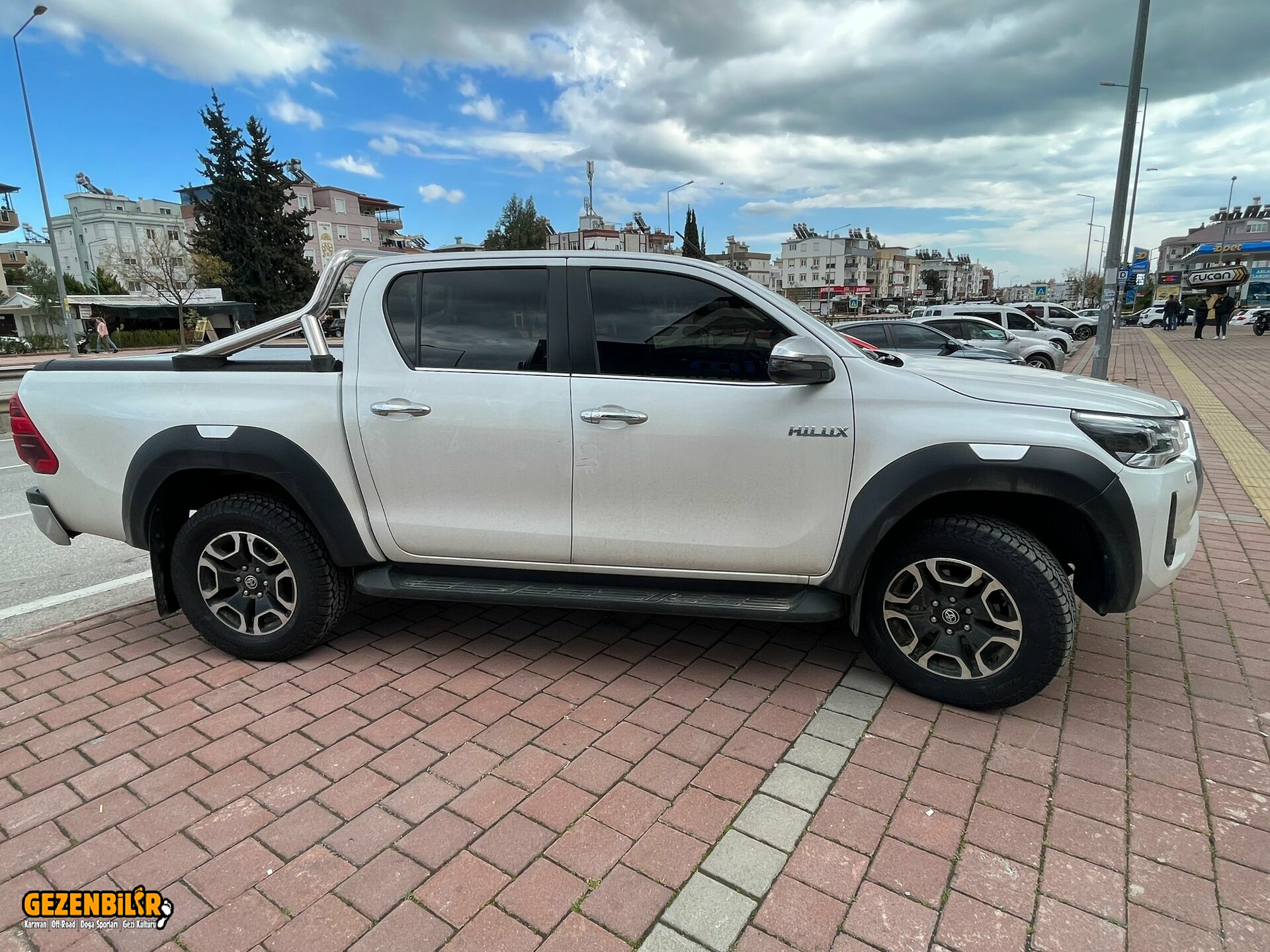 HILUX 1.jpg