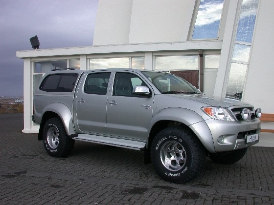 Hilux35_grar_kirkjan2.jpg