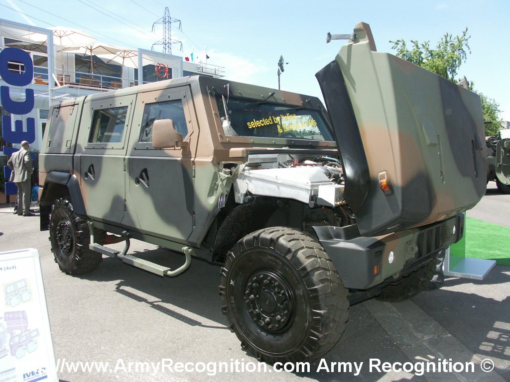 Iveco_LMV_light_armoured_jeep_05.jpg