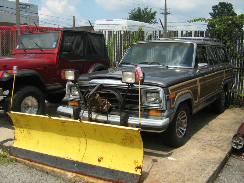 Jeep_Grand_Wagoneer_snow_blade_frle.jpg