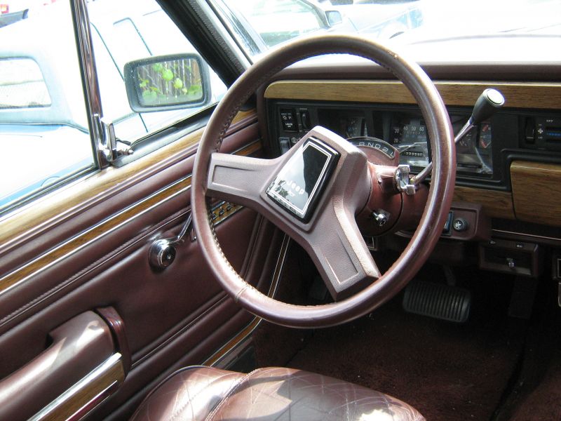 Jeep_Grand_Wagoneer_snow_blade_ster.jpg
