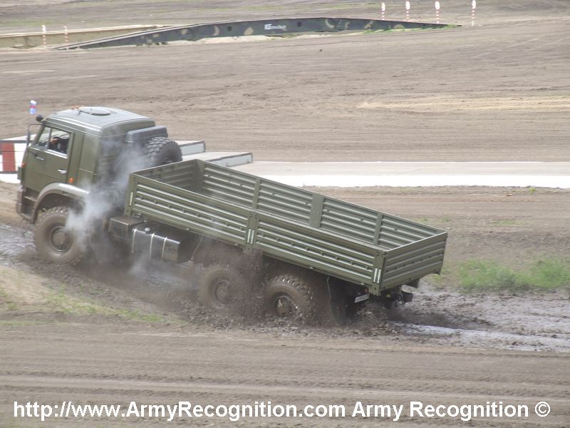 Kamaz_6x6_Truck_Euro_2_dynamic_demonstration_VTTV_omsk_2007_001[1].jpg