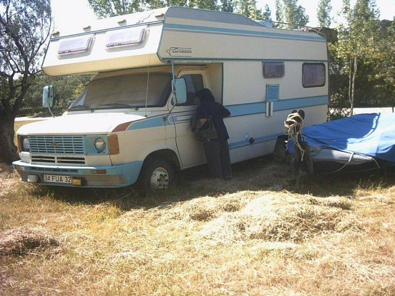 karavan Ada Kampingde inceleniyor.jpg