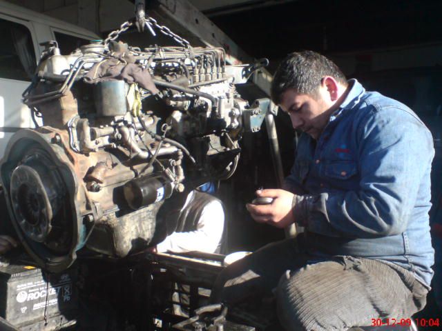 Kdz.Eregli Uzman Oto Ozgur Usta ve Motor askida.jpg