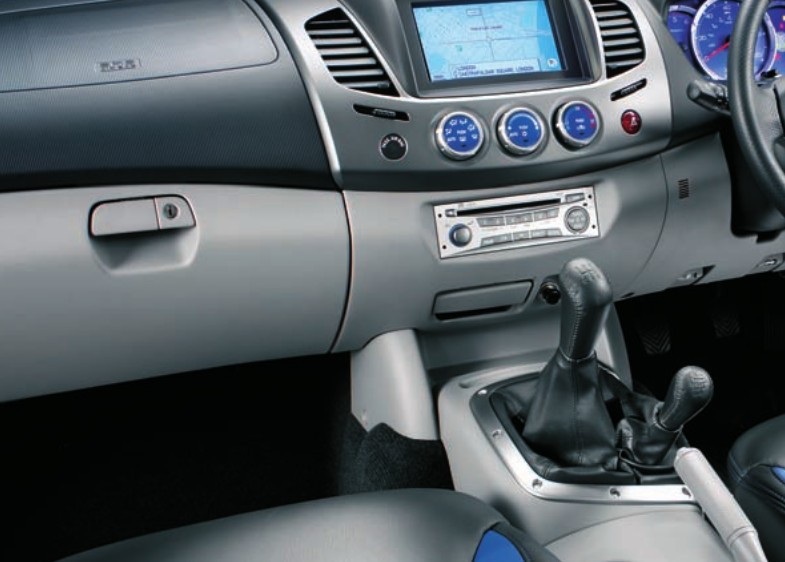 L200 cockpit 3.jpg
