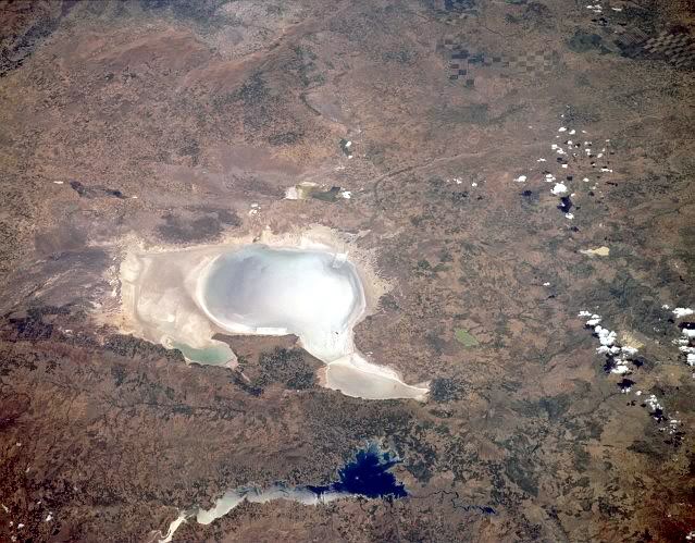 Lake_tuz.jpg