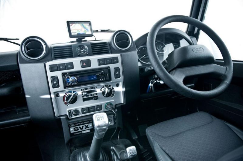 land-rover-defender-svx51.jpg