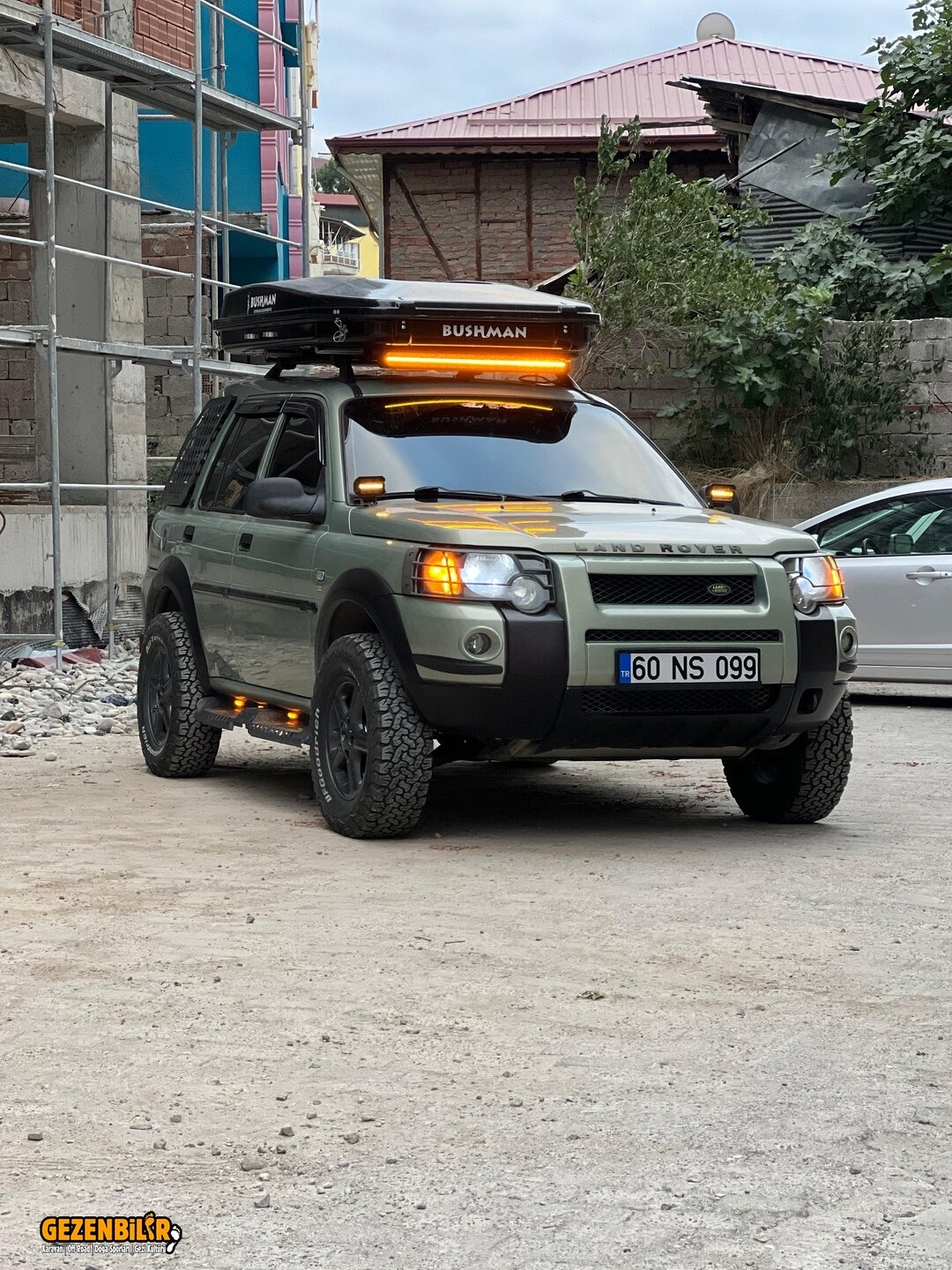 landrover.jpg