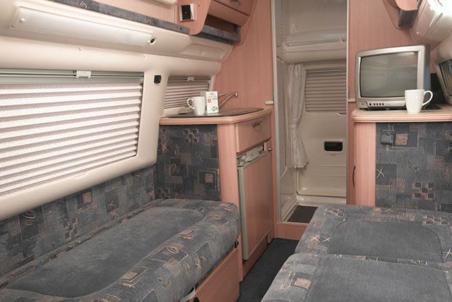 Lounge_flyscreens640x428.jpg