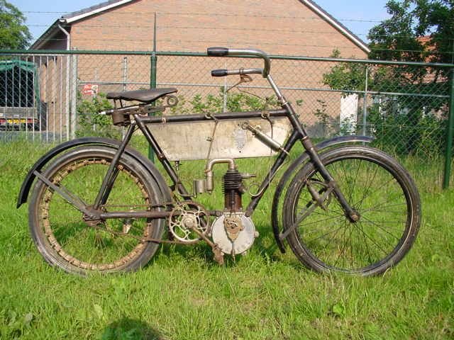 M 0016 A&C - 1906 - ALCYON 2HP 1CYL. 250CC.jpg