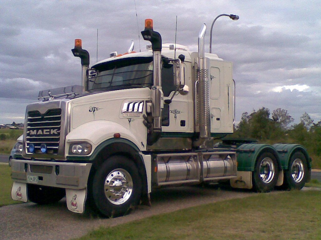 mack 52.jpg