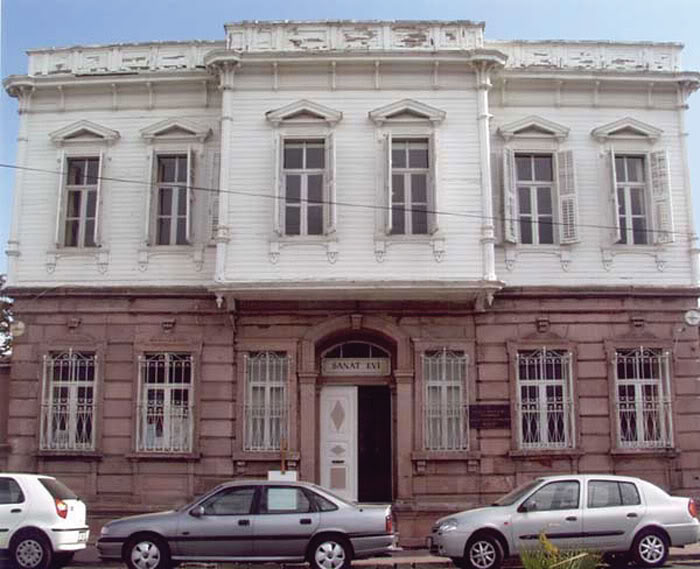 MadamKettyninevi.jpg