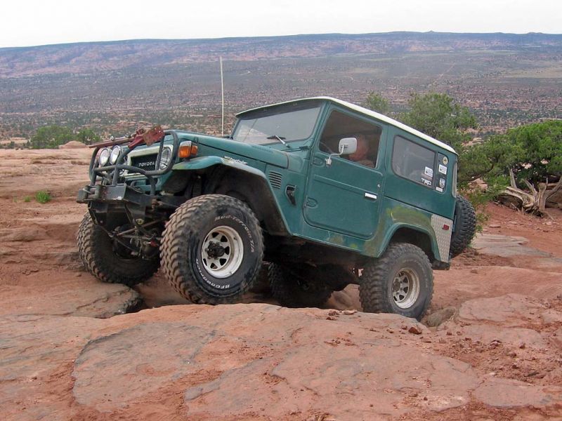 MM FJ40 Climb 1.jpg