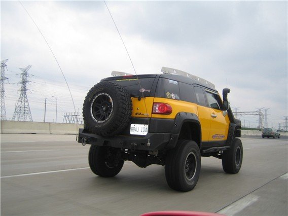 modified_toyota_fj_cruiser_on_the_407_5-568-426.jpg