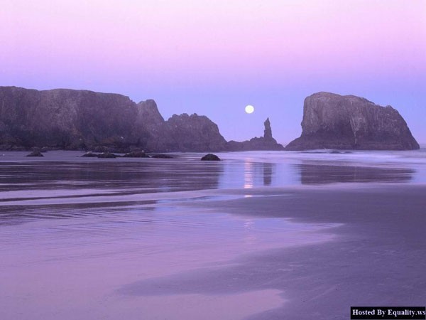 Moonset over Coquille Point, Oregon Islands, Oregon.jpg