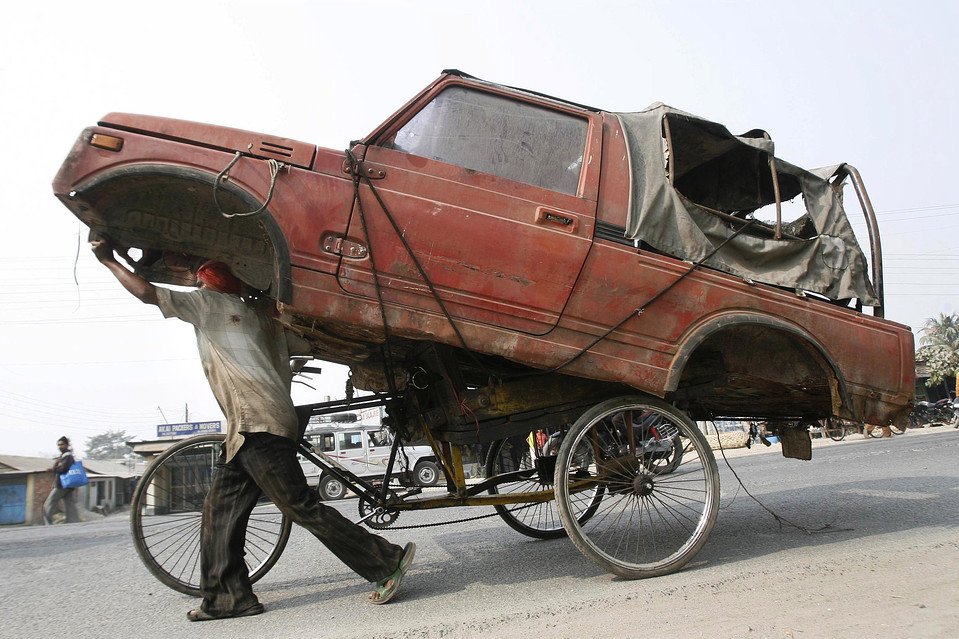 moving_useless_suv.jpg
