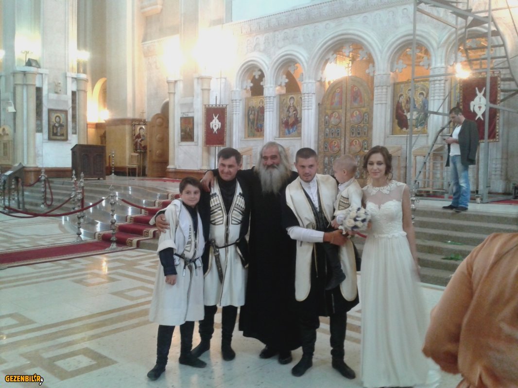NIKAH ICIN ERKEKLER GELENEKSEL KIYAFETLER GIYMISLER.jpg