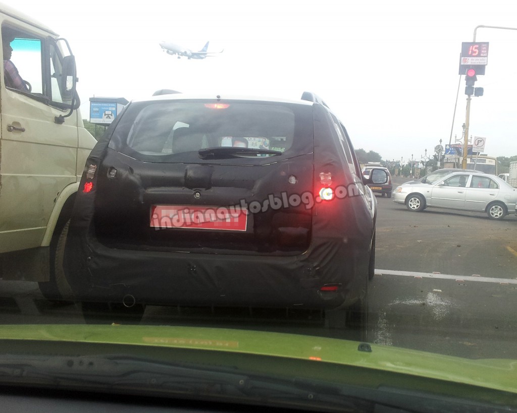 Nissan-Terrano-rear-spied.jpg