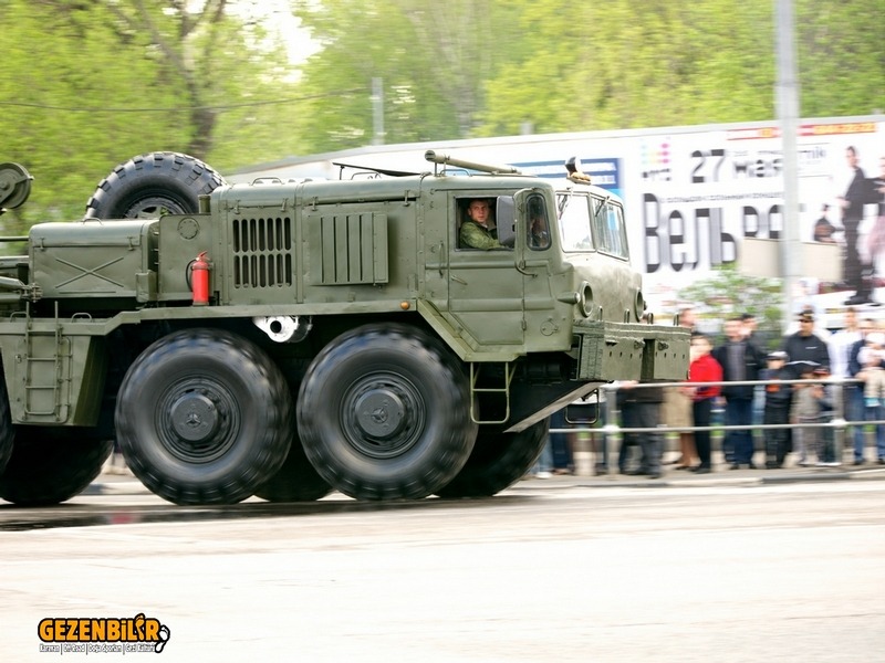 parade2011100529.jpg