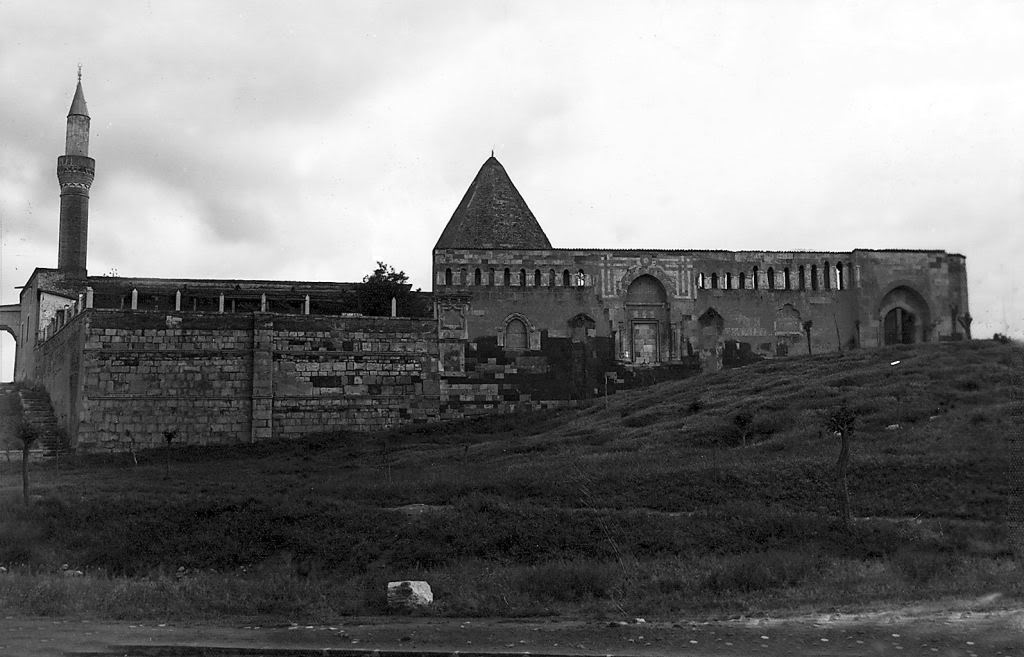 r04b.jpg