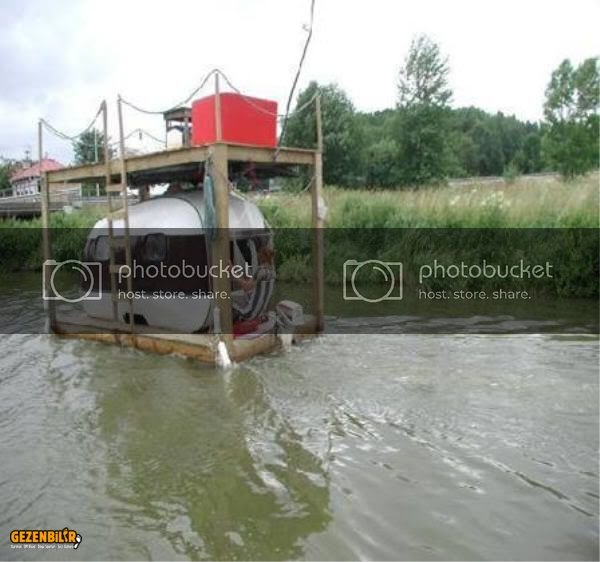 redneck_houseboat.jpg