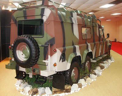 RV 00023 Landrover 6x6 defender limo.jpg