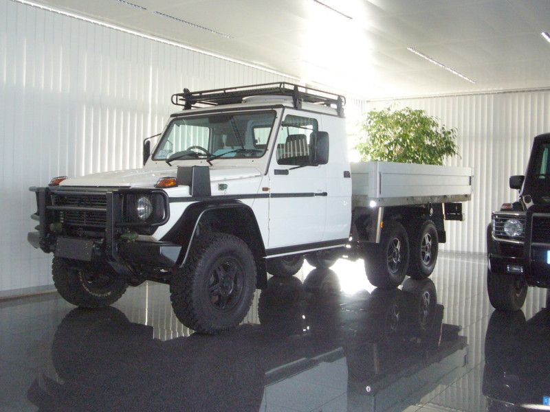 RV 00061 Mercedes-Gclass-6x6-1.jpg