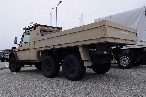 RV 00063 Mercedes-Gclass-6x6-3.jpg