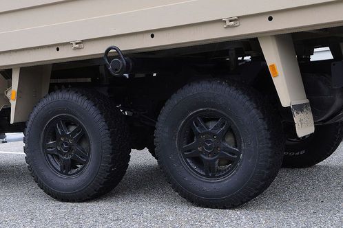 RV 00064 Mercedes-Gclass-6x6-4.jpg