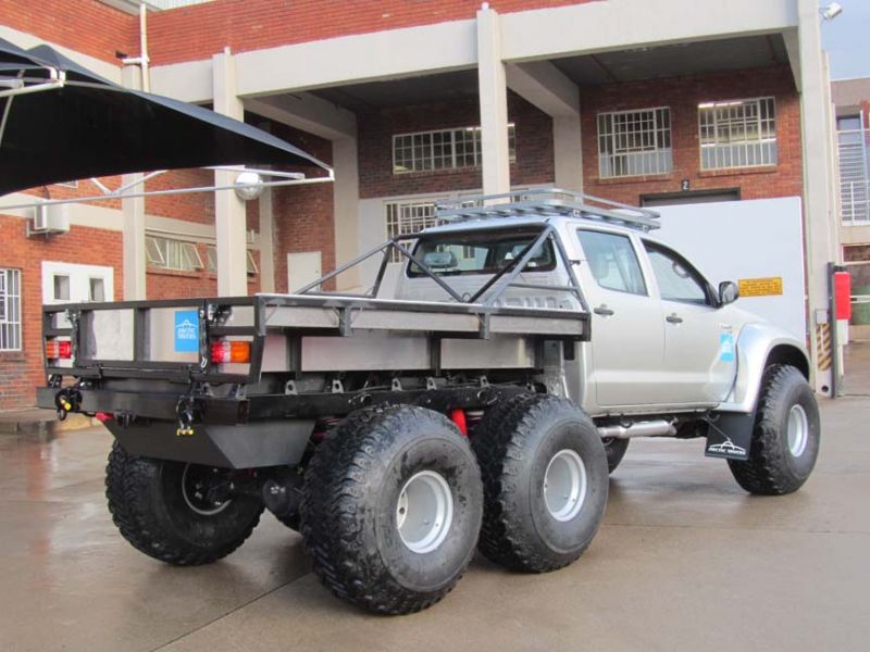 RV 00084 Toyota Hilux_6x6.jpg