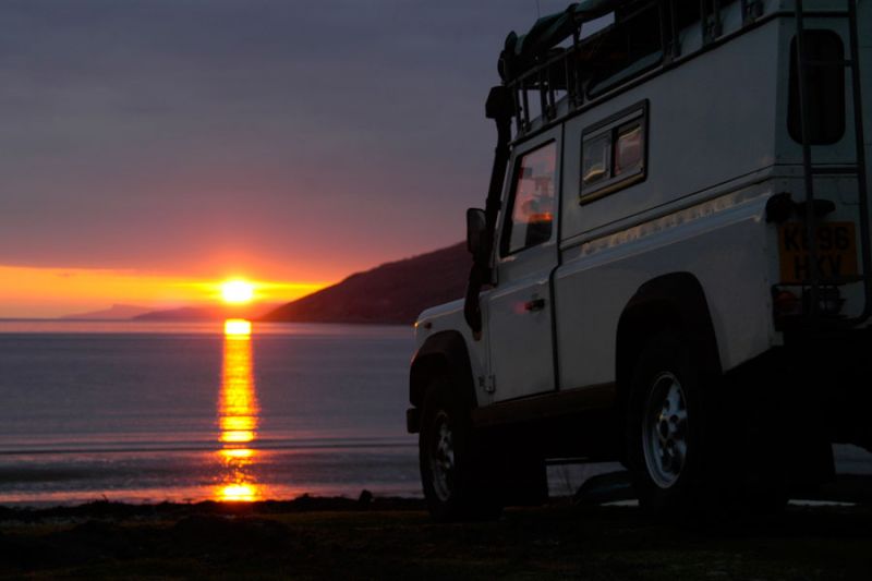 S 00002 V Defender & sunset01.jpg