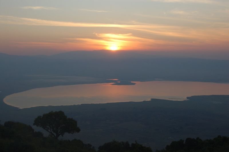 S 00029 ngorongoro in sunset.jpg
