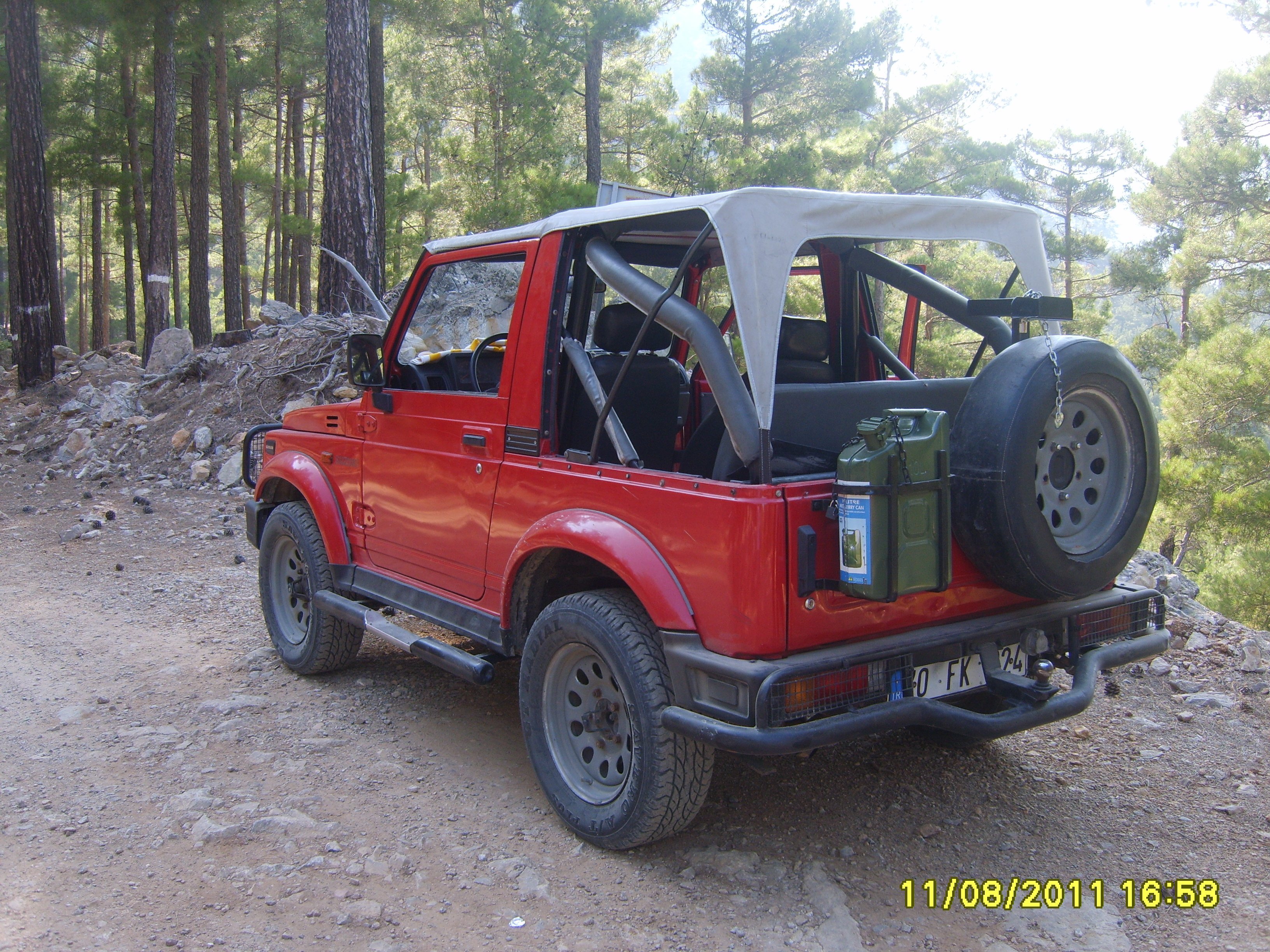S8000027.jpg