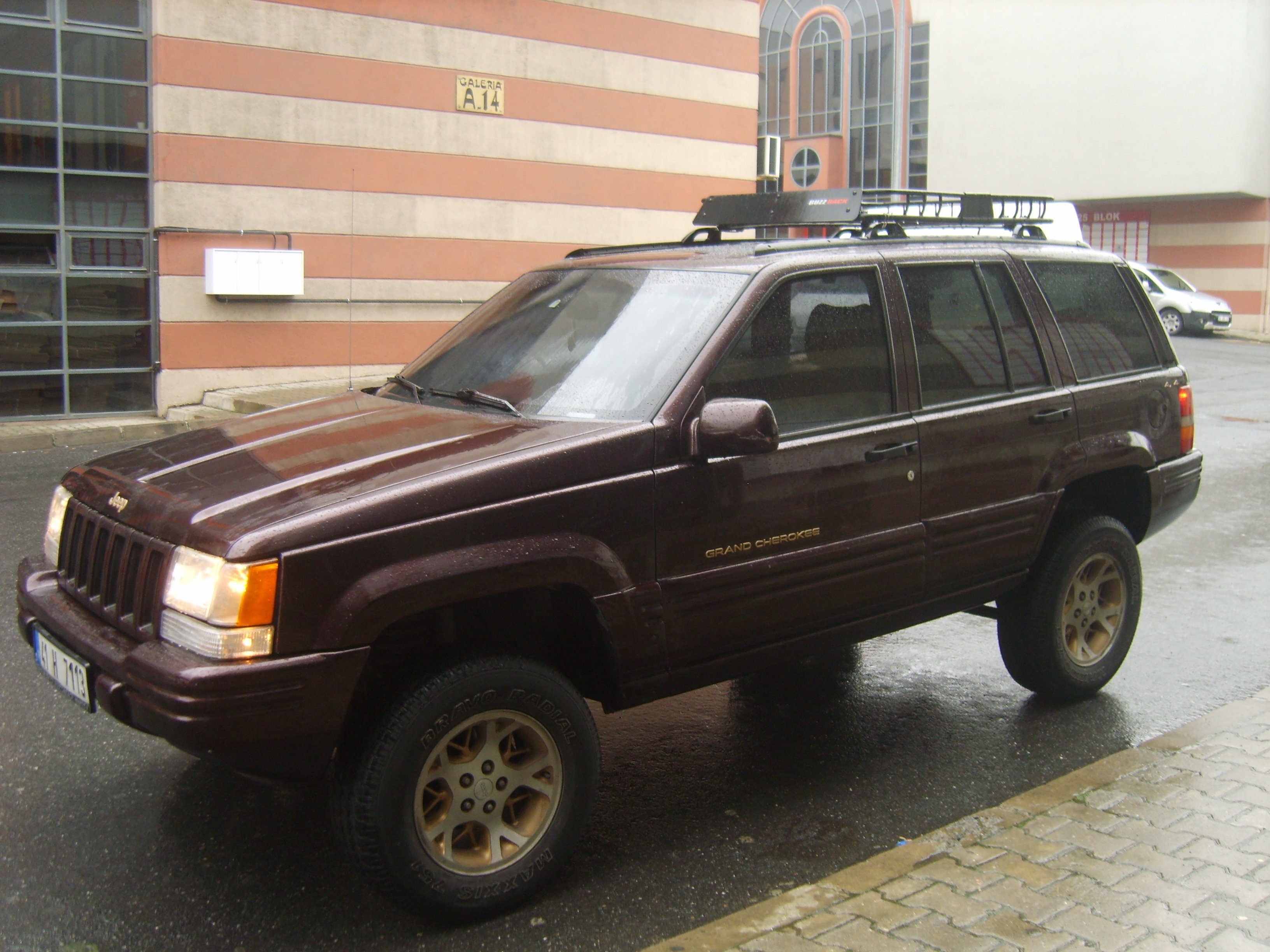 S8305322.jpg