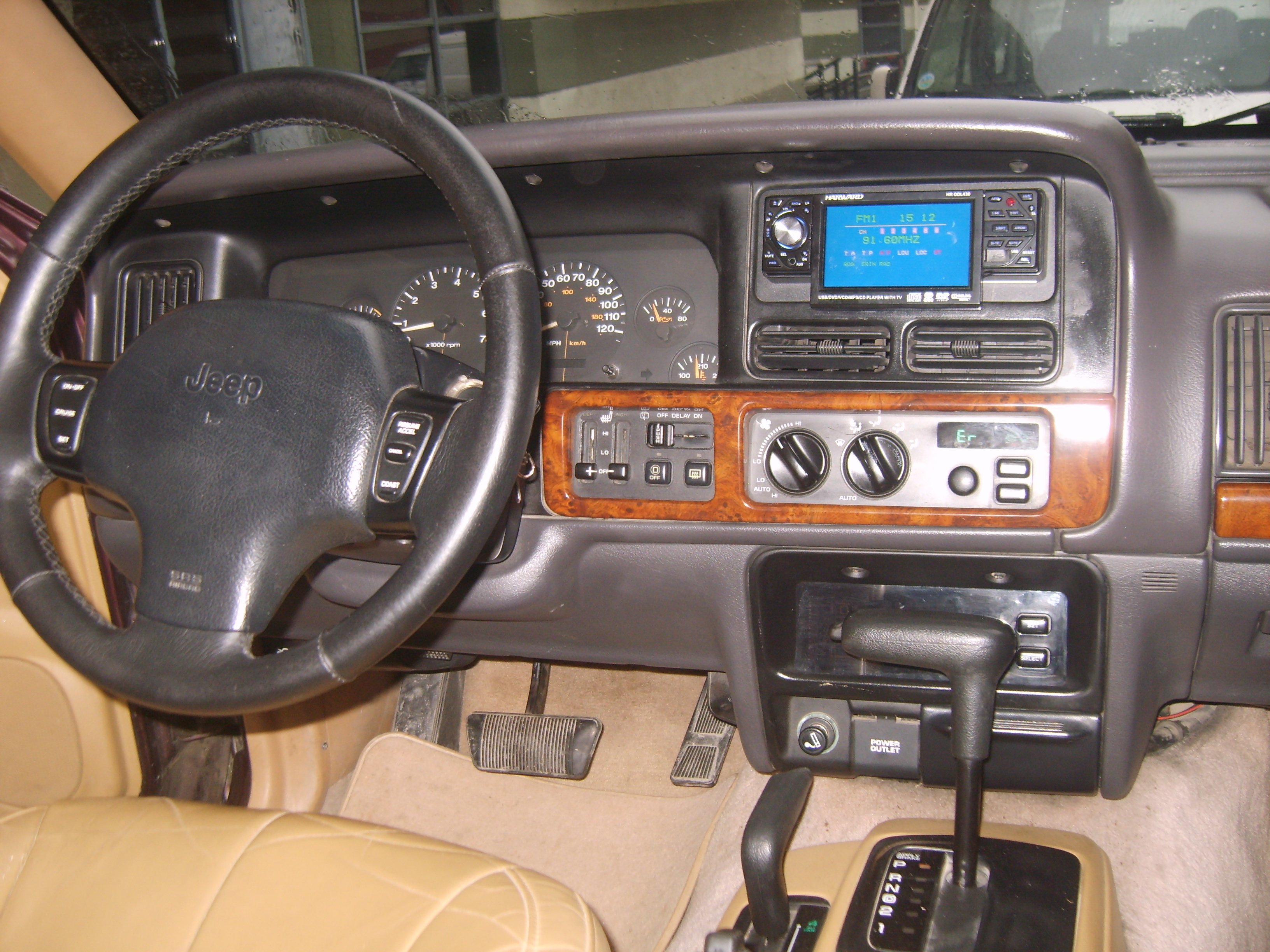 S8305329.jpg