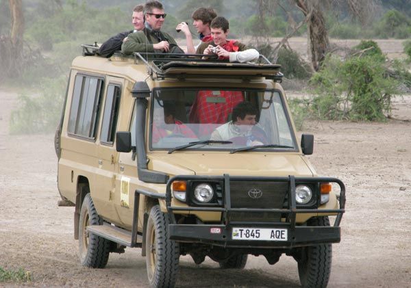 safari-toyota-land-cruiser.jpg