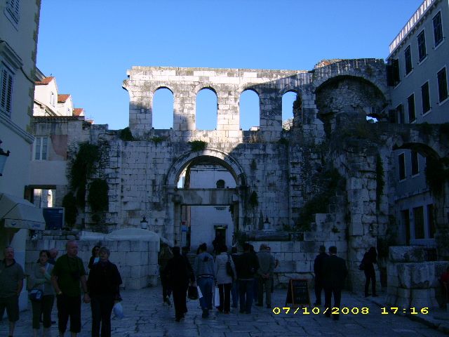 SPLIT, (2).jpg