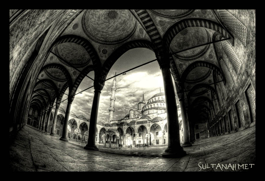 Sultanahmet_HDR_5_monochrome_by_mgu.jpg