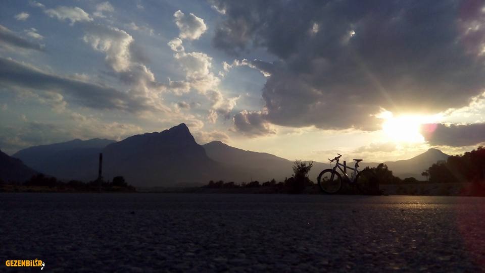 Sun set over hte mbike