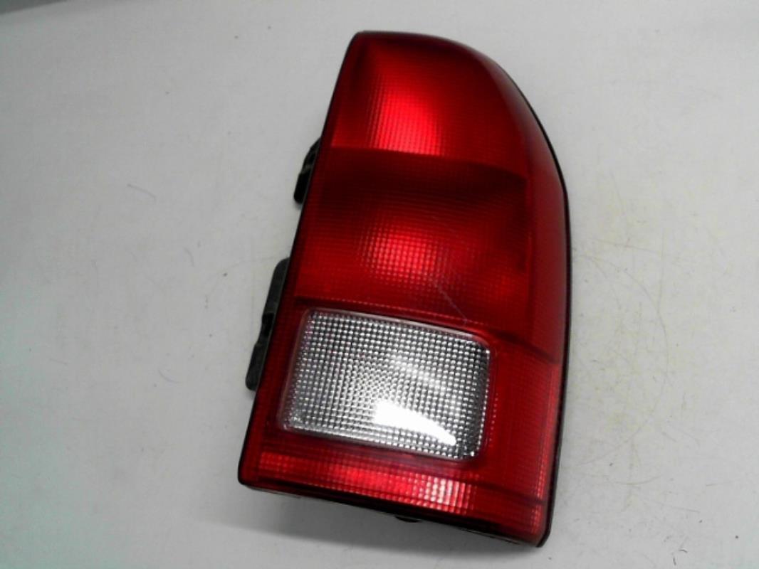 suzuki-grand-vitara-98-05-arka-stop-lambasi-sag-36255-65d00-000.jpg