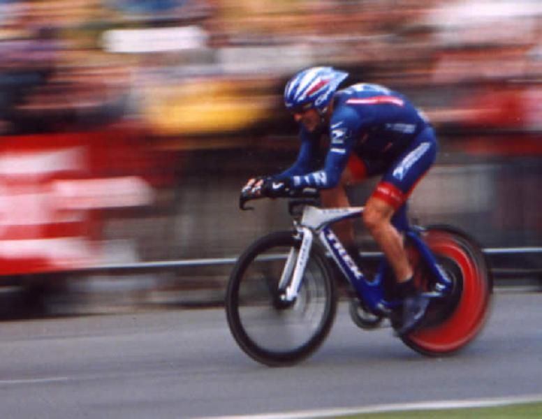 TF 00007 Lance Armstrong riding the prologue of the 2004 Tour.jpg