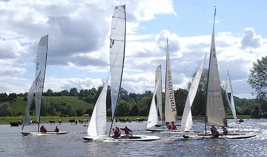 thames_yaris2.jpg