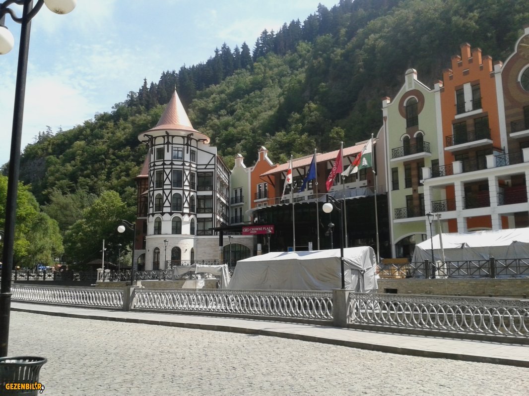 TURK FIRMANIN YAPTIGI LUKS OTEL.jpg